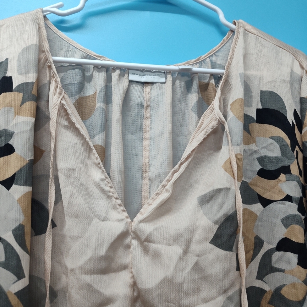 New York & Company Beige Textured Blouse - Picture 3 of 8